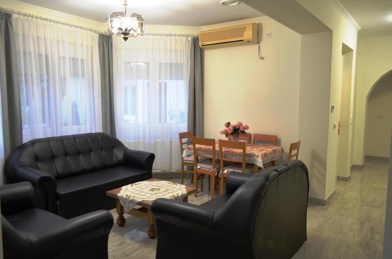 Henrietta - Violetta Apartman Гайдусобосло Екстер'єр фото