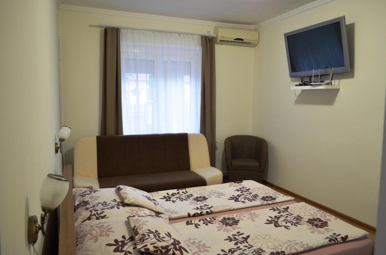 Henrietta - Violetta Apartman Гайдусобосло Екстер'єр фото